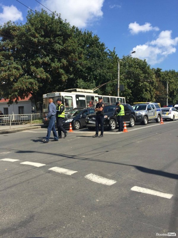 ДТП в Луцьку: в автівку копів врізався джип. ФОТО