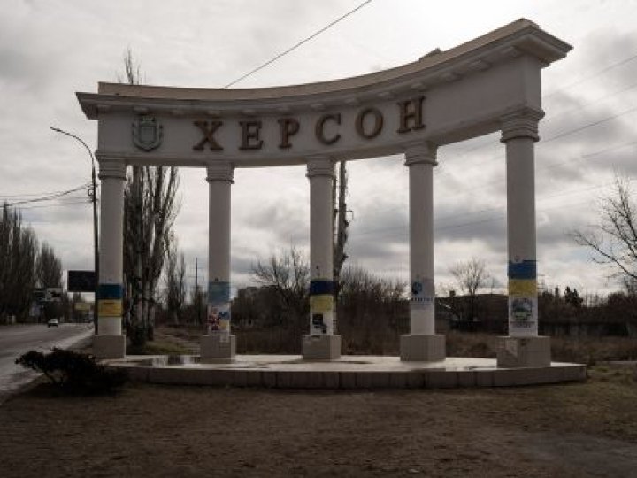 Росіяни вдруге обстрілюють Херсон авіацією