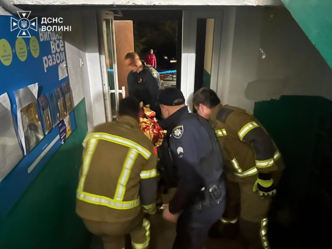 На Волині рятувальники визволяли із зачинених квартир жінок похилого віку. ФОТО