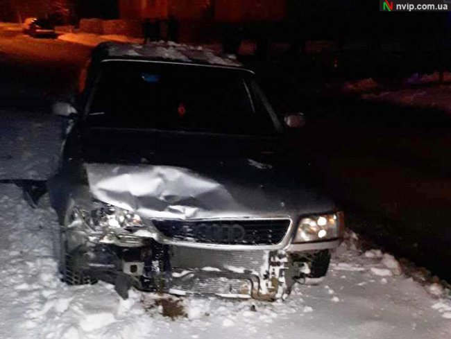 Аварія в Нововолинську: автівка знесла стовп. ФОТО