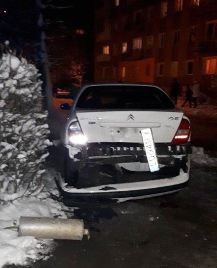 Аварія в Нововолинську: автівка знесла стовп. ФОТО