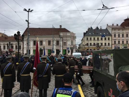 На Буковині попрощались із двома воїнами ЗСУ, які загинули на Донбасі. ФОТО