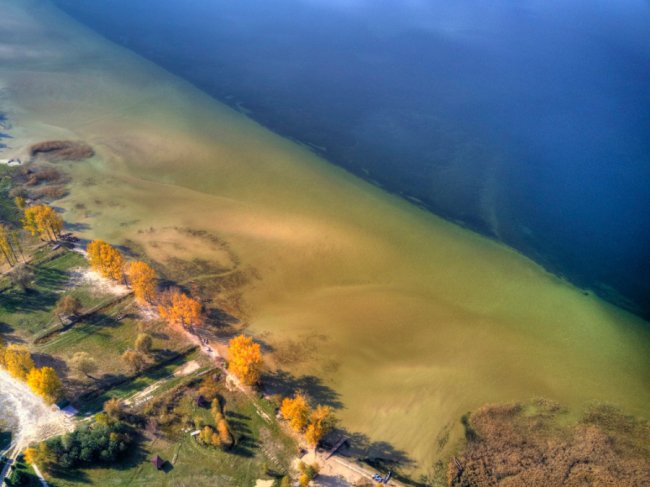 Волинянин поділився вражаючими світлинами озера Світязь