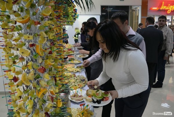 У центрі Луцька відкрили торговий центр «Буратіно». ФОТО