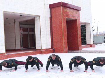 Українські генерали долучилися до світового флешмобу #22PushupChallenge