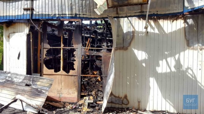 У Володимирі-Волинському через замикання згорів магазин. ФОТО