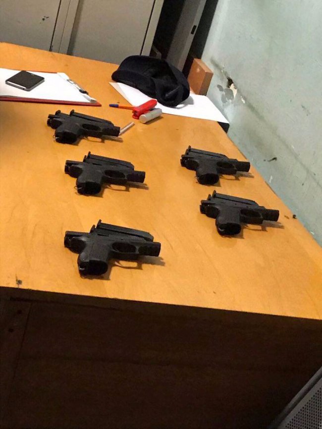 У Києві затримали банду «поліцейських-перевертнів», які займались грабежами