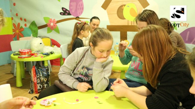 У «ПортCity» влаштували майстер-клас з пошиття фетрових іграшок*