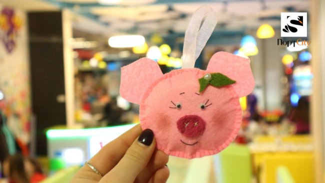 У «ПортCity» влаштували майстер-клас з пошиття фетрових іграшок*