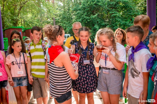 Незабутні знайомства і розваги: як діти з Луганщини провели день у таборі на Світязі. ФОТО