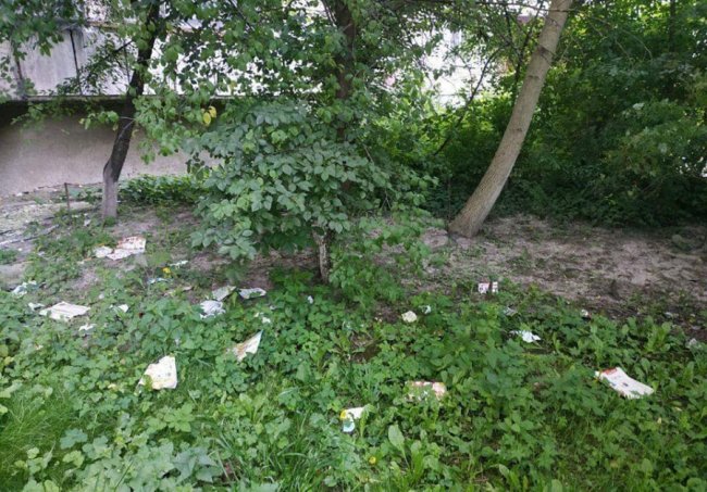 Лучанин викидав сміття на вулицю через вікно своєї квартири