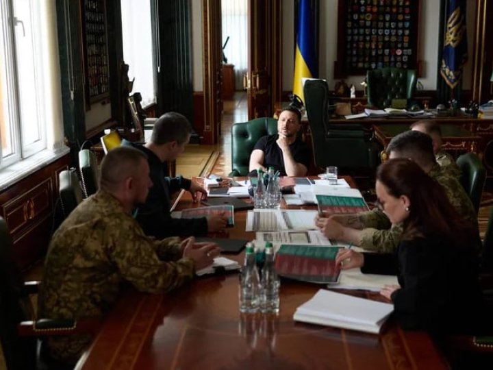 Зеленський доручив визначити терміни служби у ЗСУ та почати демобілізацію з 2026 року