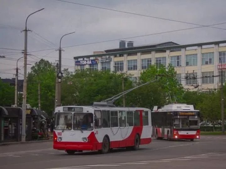 Знов на лінії: у Луцьку повернули на маршрут 35-річний тролейбус