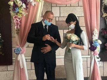 «Шлюб за добу»: у Нововолинську одружилися поляк та українка. ФОТО