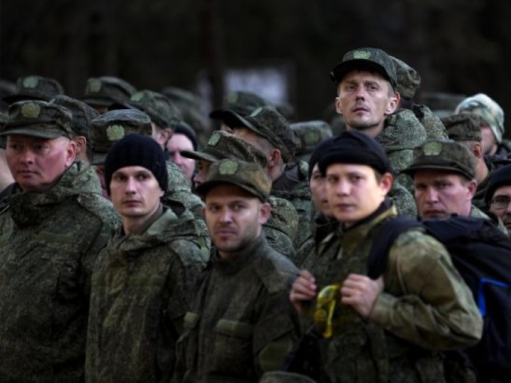 Цікавить вірність дружин та виживання: російські солдати під час відпусток штурмують ворожок