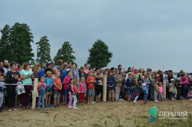 У Світязі на швидкість їли знамениті пончики. ФОТО