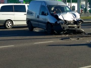 Засліпило сонце: на виїзді з Луцька зіткнулися Mitsubishi та Fiat. ФОТО