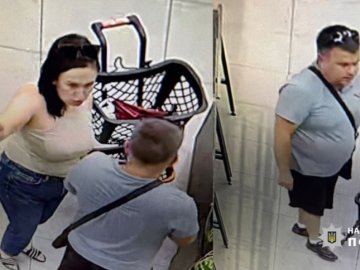 У Луцьку встановлюють особи зловмисників, які скоїли крадіжку в гіпермаркеті