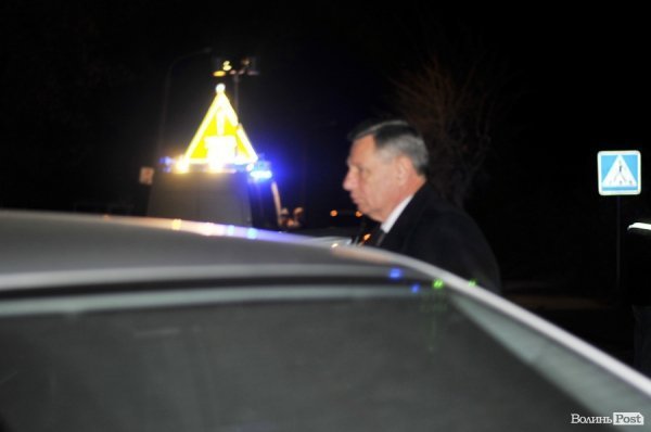 Аварія у Луцьку: машина розтрощила стовп, вулиця – без світла. ФОТО. ВІДЕО