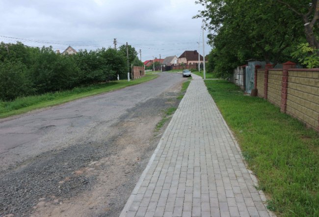 «Швидка» сюди тепер може доїхати»: у селі поблизу Луцька капітально відремонтували дорогу. ФОТО