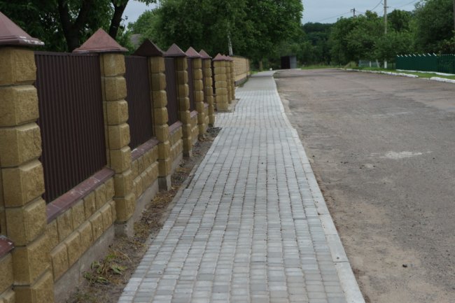 «Швидка» сюди тепер може доїхати»: у селі поблизу Луцька капітально відремонтували дорогу. ФОТО