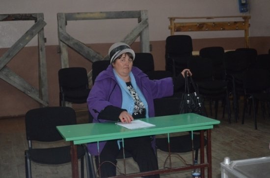 На Волині головуючий на дільниці спалив списки, які вів «контролер» від комуністів. ФОТО