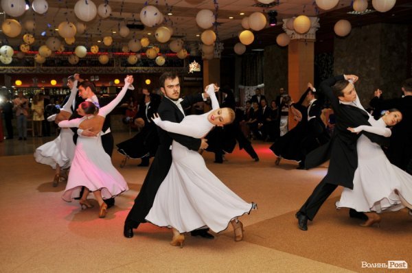 Фото різдвяного балу в Луцьку