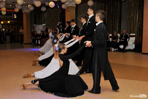 Фото різдвяного балу в Луцьку