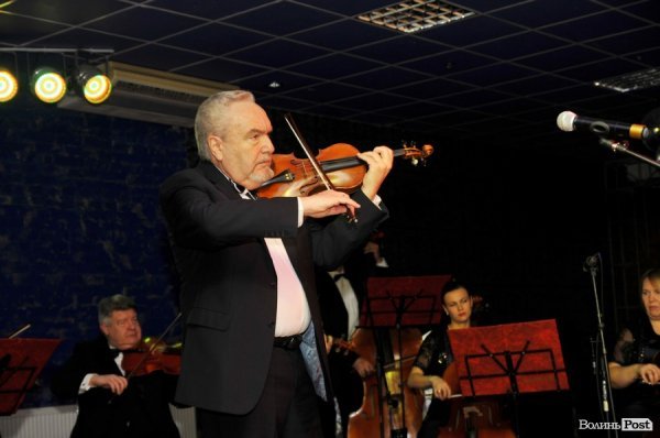 Фото різдвяного балу в Луцьку