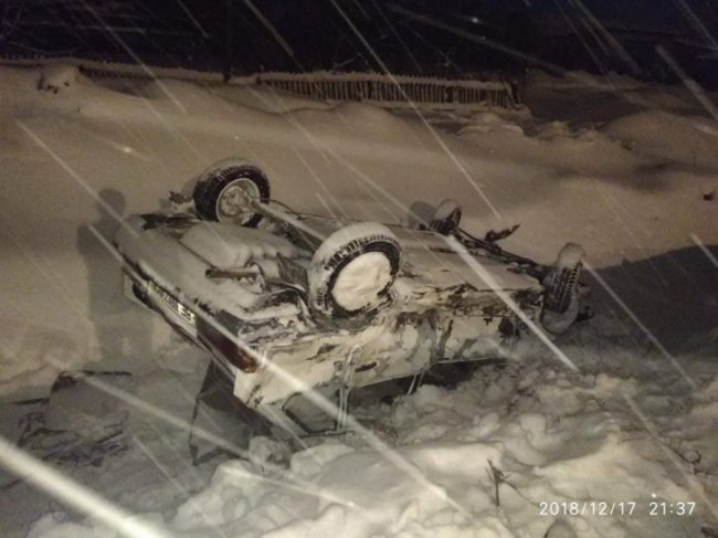 Автівка злетіла в кювет та перевернулась на дах: на Волині – автопригода з потерпілими. ФОТО