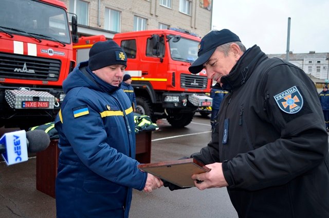 Волинські рятувальники отримали 4 нові пожежні автомобілі. ФОТО