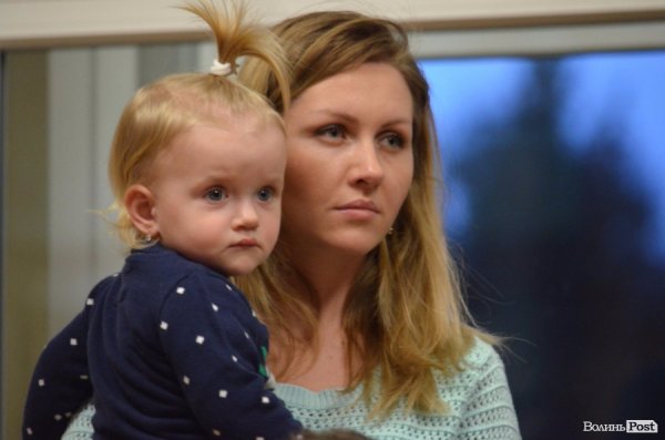  Ялинка, цукерки та мультяшні лемури: луцьким дітям влаштували новорічне свято