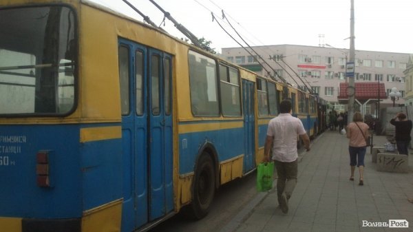 У центрі Луцька – величезний затор. ФОТО