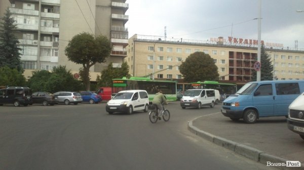 У центрі Луцька – величезний затор. ФОТО