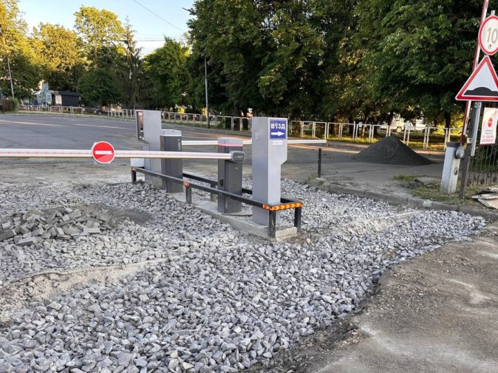 Щоб автобуси не ламалися на ямах: на луцькій автостанції ремонтують стоянку і заїзди