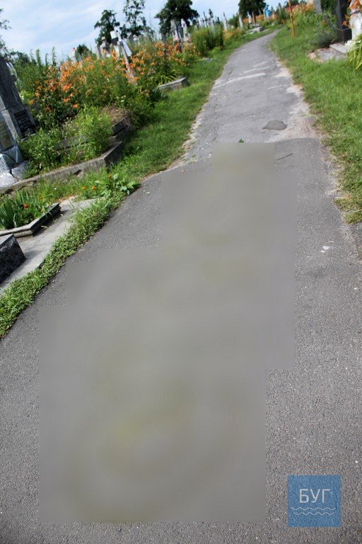 У Володимирі-Волинському на цвинтарі з'явилась реклама наркотиків. ФОТО