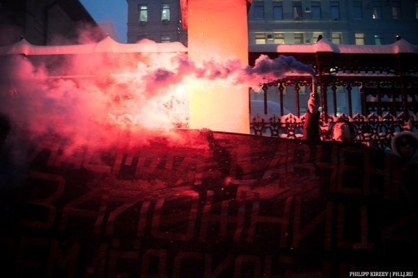 Російські активісти вийшли під Генпрокуратуру на підтримку Савченко. ФОТО.ВІДЕО