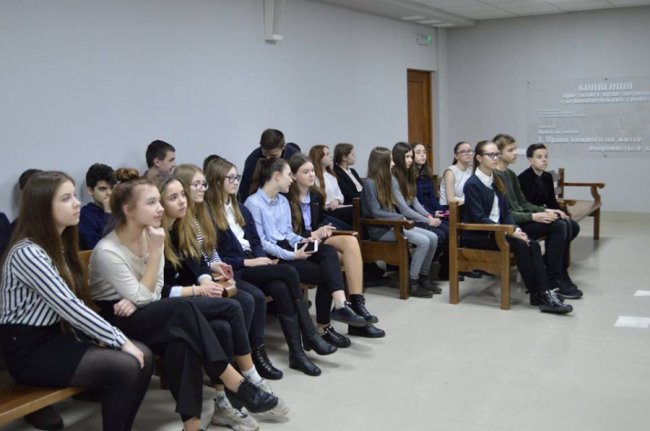 Десятки луцьких учнів потрапили до суду. ФОТО