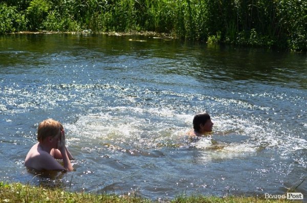 Відпочинок під Луцьком. Річка Чорногузка. ФОТО