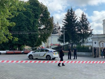Чоловік захопив автобус з заручниками, – головний поліцейський Волині про ситуацію на Театральному майдані