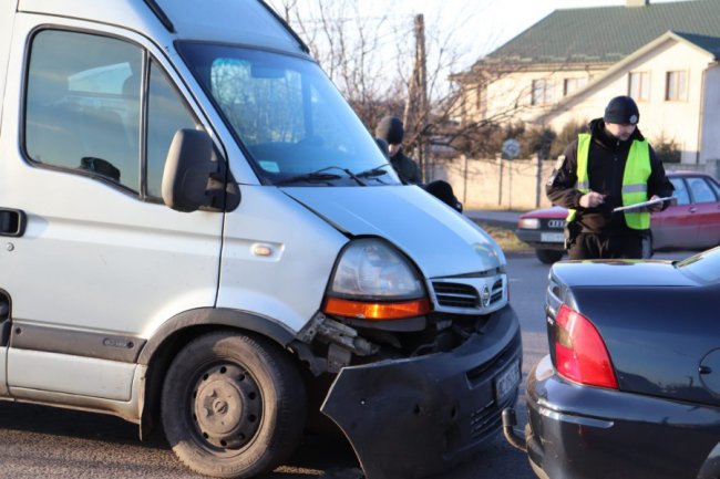 У Нововолинську сталася аварія за участю трьох автівок. ФОТО