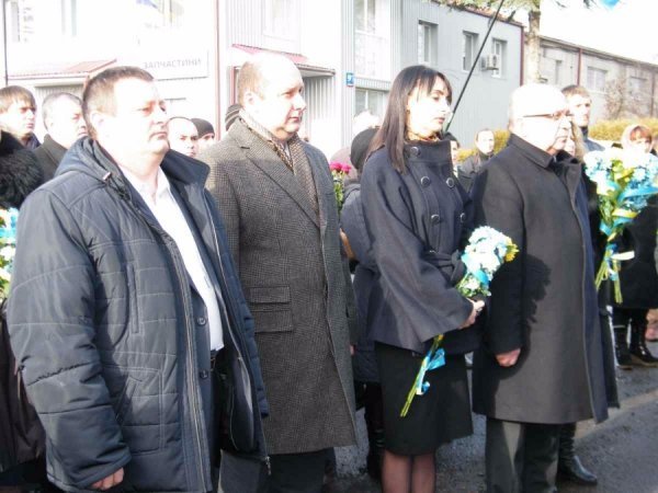 Сьогодні у Луцьку згадували про Героїв Крут. ФОТО