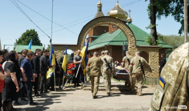 «Пам'яті про нього не буде кінця». У Гірці Полонці попрощалися з Героєм Юрієм Юхимюком
