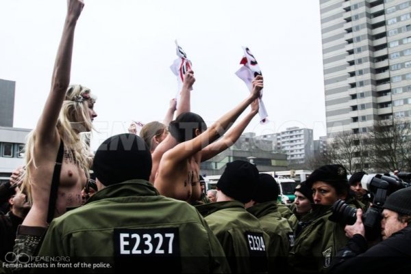 FEMEN влаштували антифашистський мітинг у Берліні. ФОТО