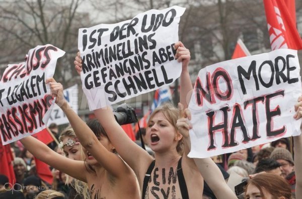 FEMEN влаштували антифашистський мітинг у Берліні. ФОТО