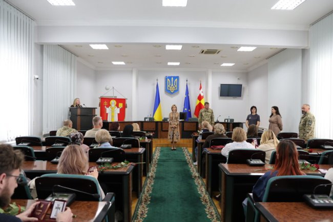 Важливо пам'ятати, якою ціною нам дається Україна: у Луцьку родинам полеглих Героїв вручили нагороди