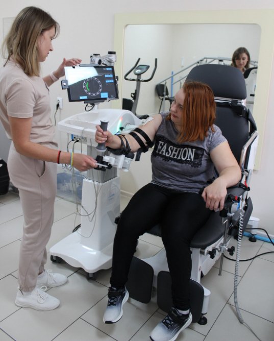 Волинська лікарня придбала робот-тренажер для реабілітації військових. ФОТО