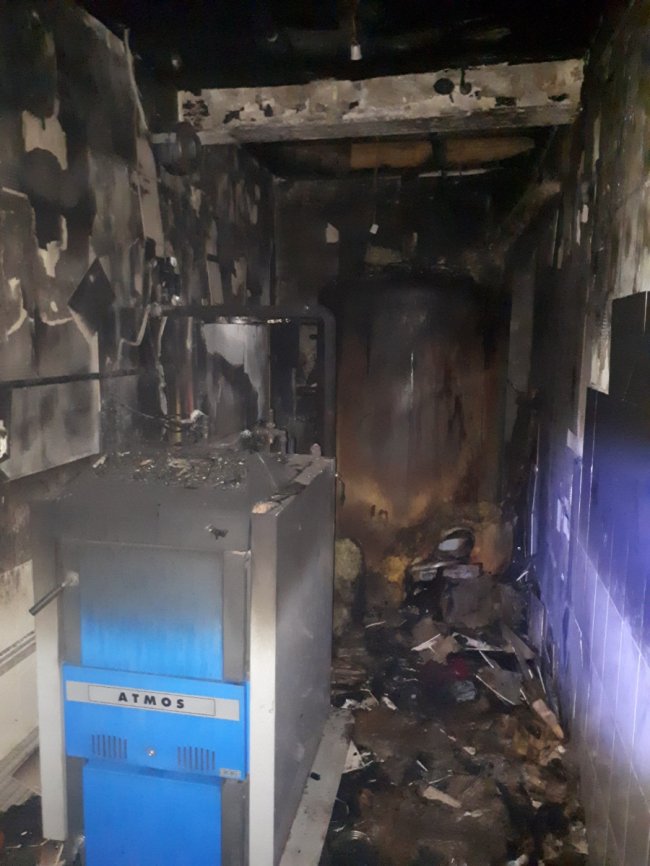 У місті на Волині вночі горіла котельня у житловому будинку. ФОТО