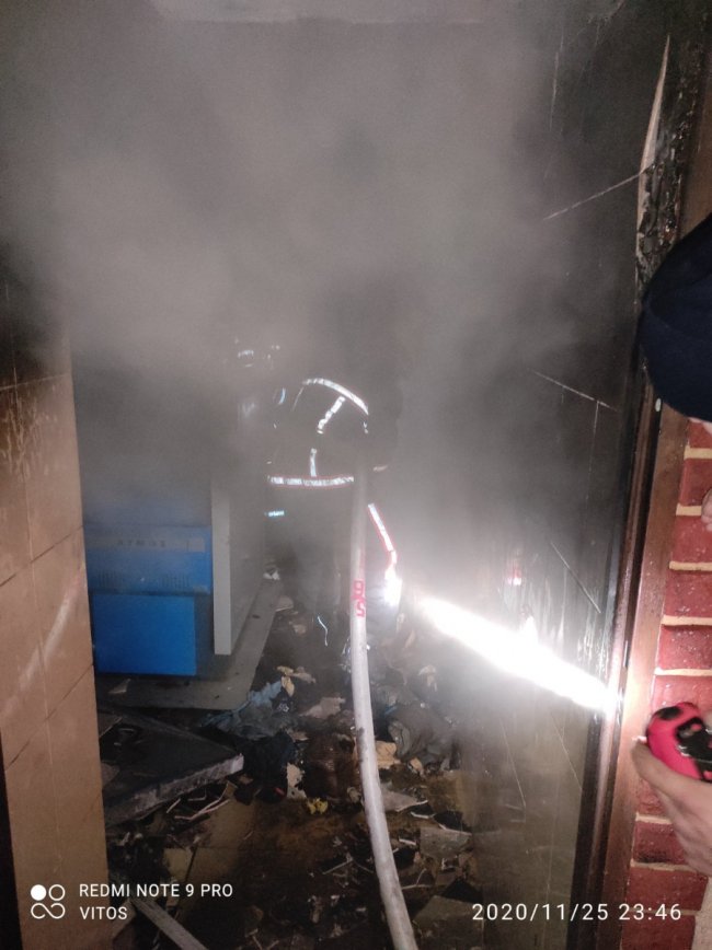 У місті на Волині вночі горіла котельня у житловому будинку. ФОТО