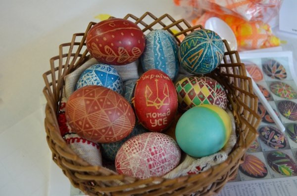 Як у Луцьку вчилися малювати волинські писанки. ФОТО